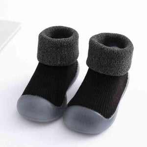 Open image in slideshow, Winter Sock Shoes - Black
